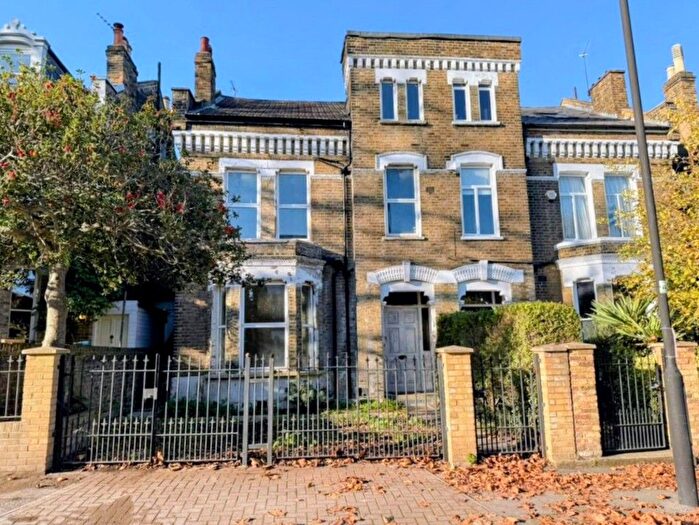 6 Bedroom Semi-Detached House For Sale In Bromfelde Road, London, SW4