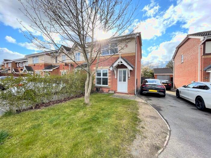 3 Bedroom Terraced House To Rent In Buckingham Grove, Scartho Top, Grimsby, DN33