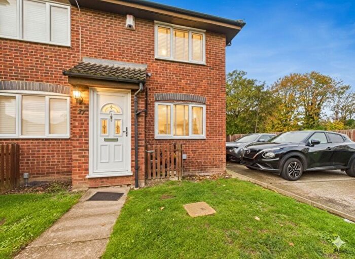 2 Bedroom End Of Terrace House For Sale In Tunstock Way, Belvedere, Kent, DA17