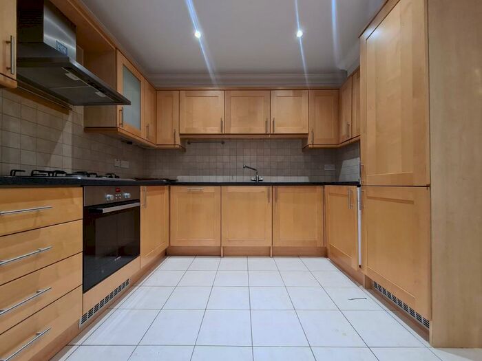 2 Bedroom Apartment To Rent In Shoppenhangers Road, Maidenhead, SL6