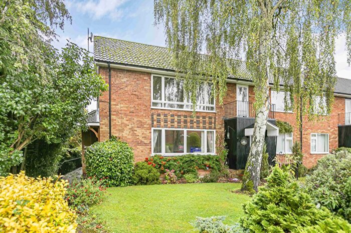 2 Bedroom Flat To Rent In Douglas Road, Harpenden, AL5