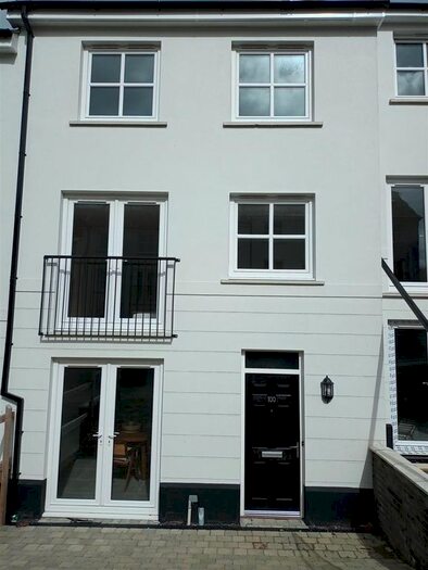 4 Bedroom Terraced House To Rent In Kensington Gardens, Haverfordwest, SA61