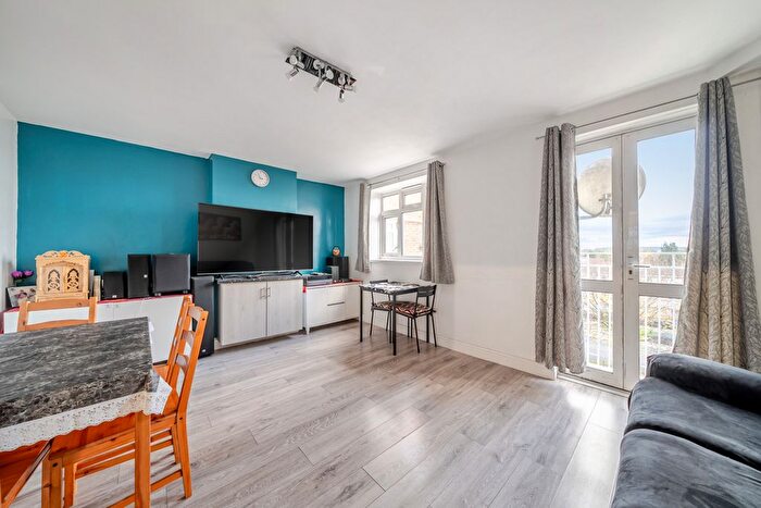 2 Bedroom Flat For Sale In London Road, Mitcham, CR4