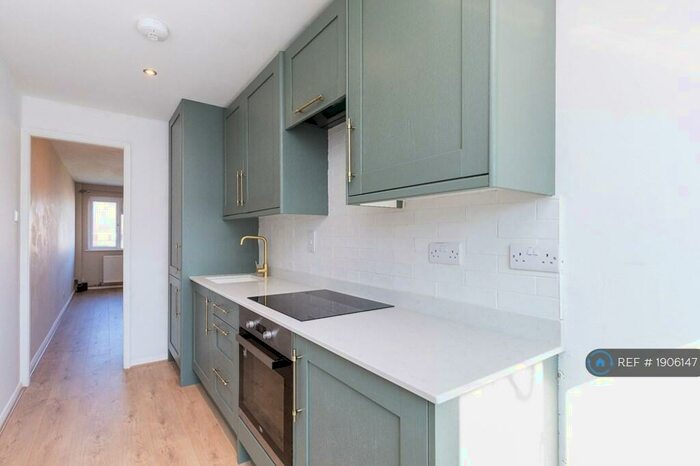 1 Bedroom Maisonette To Rent In Owlscastle Close, Horsham, RH12