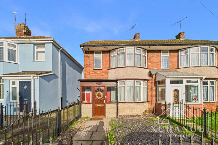 3 Bedroom Semi-Detached House For Sale In Thomas Lane Street, Courthouse Green, CV6