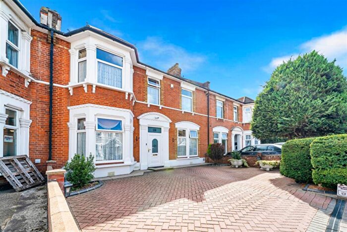 4 Bedroom Terraced House For Sale In Belmont Road, Ilford, IG1