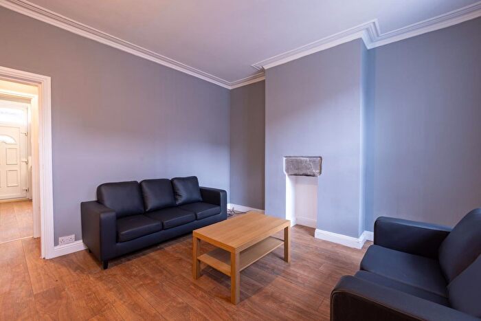 4 Bedroom Semi Detached House To Rent In Royal Park Rd, Leeds, LS6