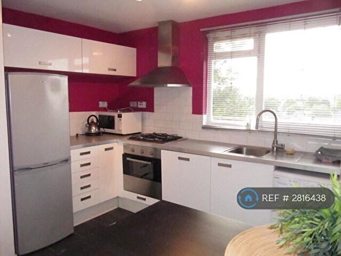 3 Bedroom Flat To Rent In Balham, London, SW12
