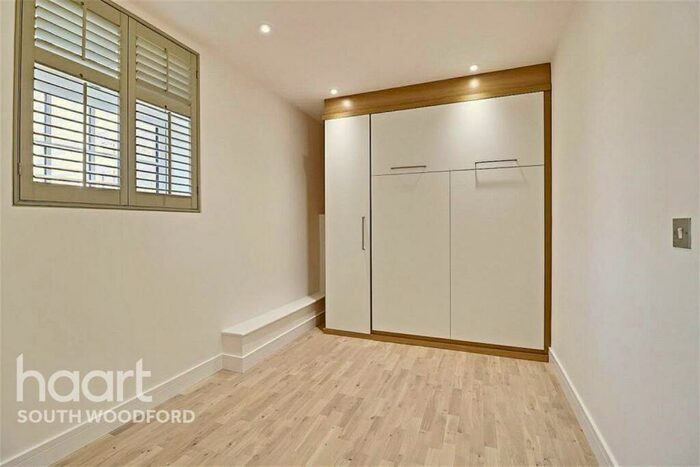 Flat To Rent In Glebelands Court, South Woodford, E18