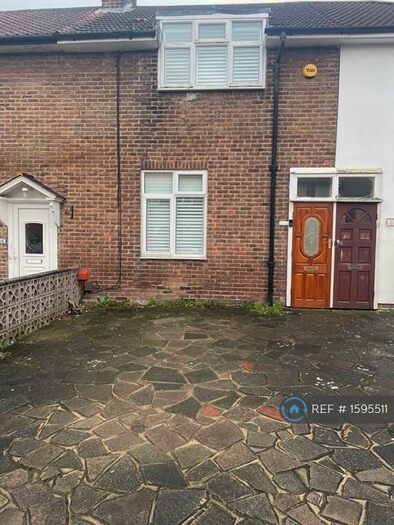 2 Bedroom Terraced House To Rent In Roundtable Road, Kent, BR1