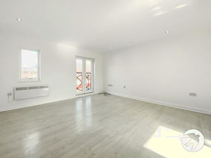 1 Bedroom Flat To Rent In Hill View Drive, Thamesmead, London, SE28