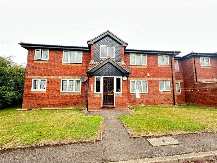 1 Bedroom Flat To Rent In Rodeheath, Luton, Bedfordshire, LU4