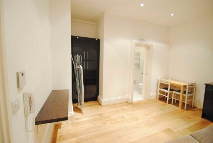 Studio To Rent In Inglewood Mansions, West Hampstead, London, NW6