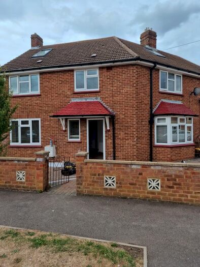 6 Bedroom Semi-Detached House To Rent In Oldfield Road, Bedford, MK40