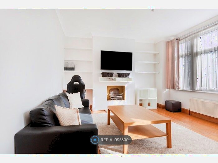 2 Bedroom Flat To Rent In Devonshire Road, London, N13