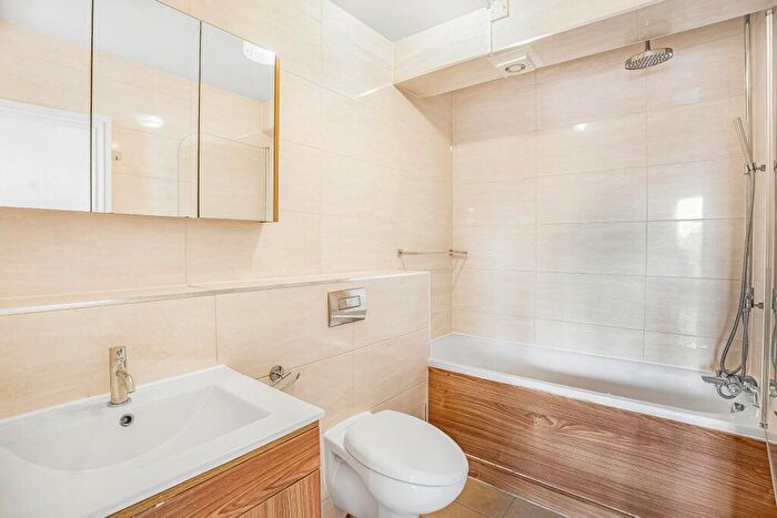 2 Bedroom Apartment To Rent In Netherhall Gardens, Hampstead, London, NW3