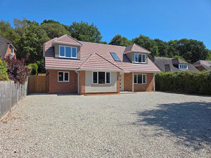 6 Bedroom Detached House For Sale In Pine Walk, Sarisbury Green, SO31