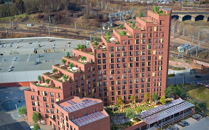 1 Bedroom Flat To Rent In Springwell Gardens, Whitehall Road, Leeds, West Yorkshire, LS12