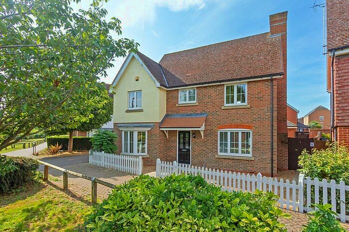 4 Bedroom Detached House To Rent In Meadowsweet Walk, Sittingbourne, Kent, ME10