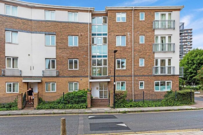 2 Bedroom Flat To Rent In Morton Close, Morton Close, E1