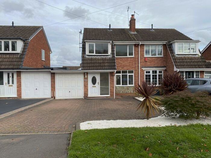 3 Bedroom Semi-Detached House To Rent In Balmoral Road, Wordsley, DY8