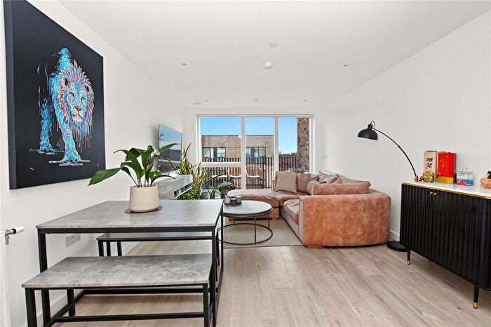 2 Bedroom Flat For Sale In Regal Walk, Bexleyheath, DA6