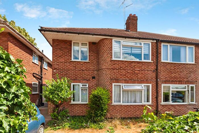 2 Bedroom Maisonette For Sale In Adelphi Gardens, Slough, SL1