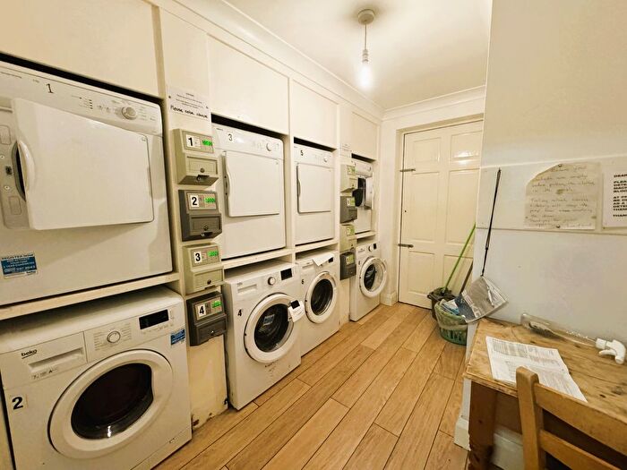 2 Bedroom Flat To Rent In Brixton Road, London, SW9