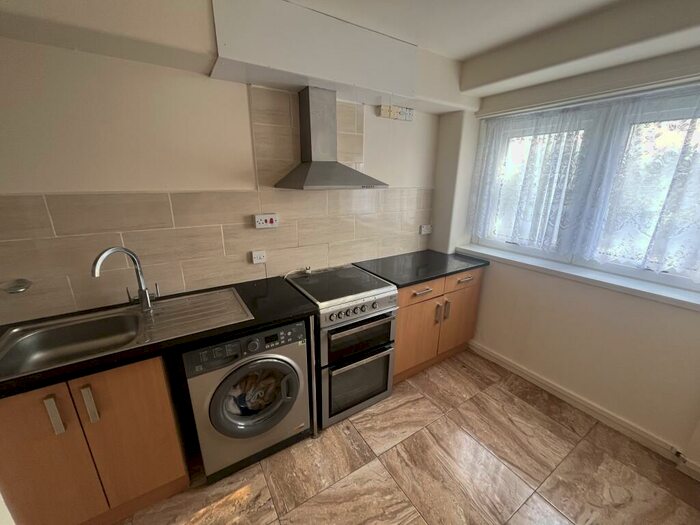 2 Bedroom Apartment To Rent In Bantock Way, Birmingham, B17