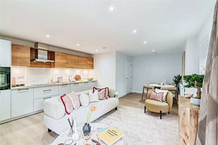 1 Bedroom Flat For Sale In Outwood Lane, Chipstead, Coulsdon, Surrey, CR5