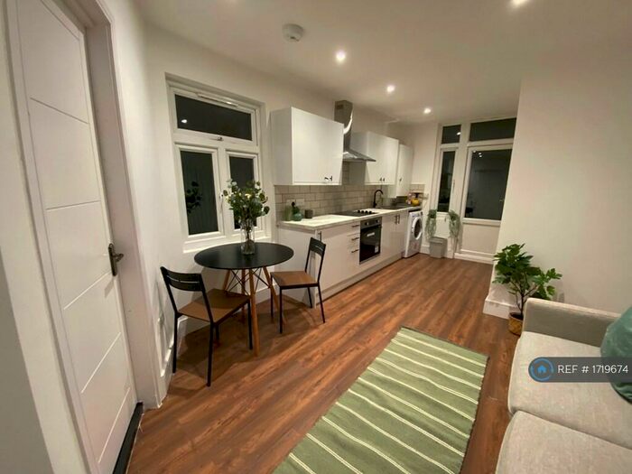 Studio To Rent In Barking Road, London, E16