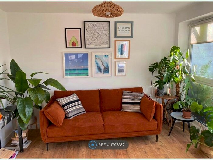 3 Bedroom Maisonette To Rent In Gibson Road, London, SE11