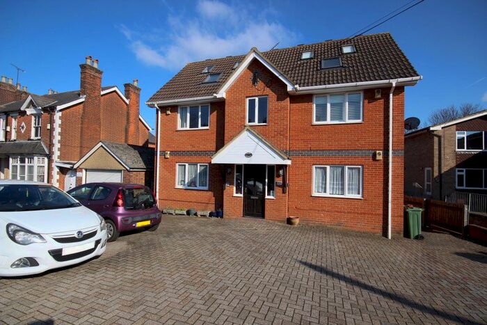 2 Bedroom Flat To Rent In Chapel Street, Billericay, CM12