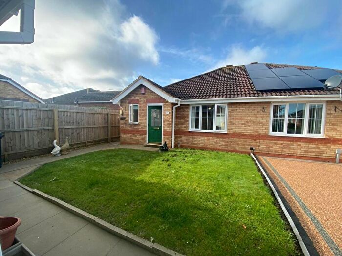 2 Bedroom Bungalow To Rent In Courtfields, Market Deeping, Peterborough, PE6