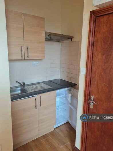 Studio To Rent In Chatsworth Road, London, E5