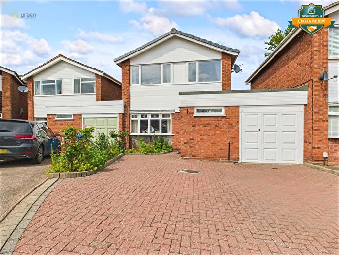 3 Bedroom Link Detached House For Sale In Fern Croft, Lichfield, WS13