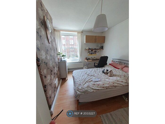 3 Bedroom Flat To Rent In Read House, London, SE11