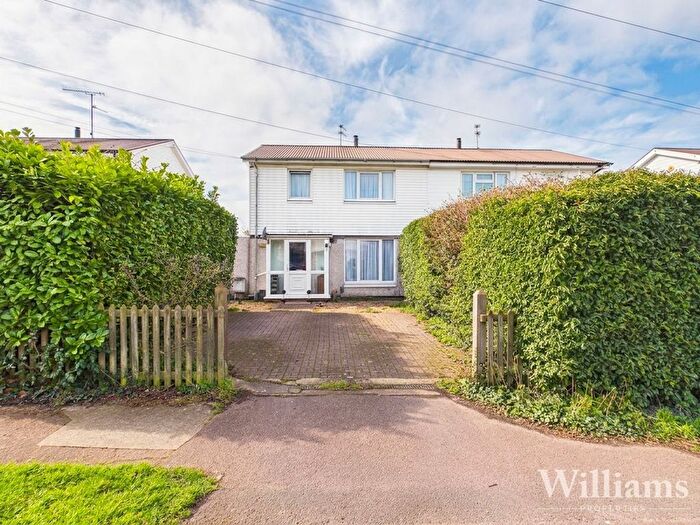 3 Bedroom Semi-detached House For Sale In Cottesloe Road, Aylesbury, HP21