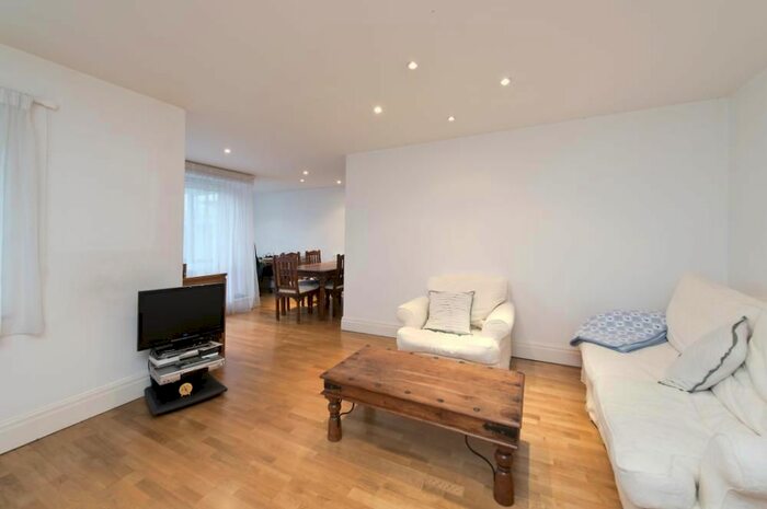 2 Bedroom Flat To Rent In Warren House, Beckford Close, London, W14