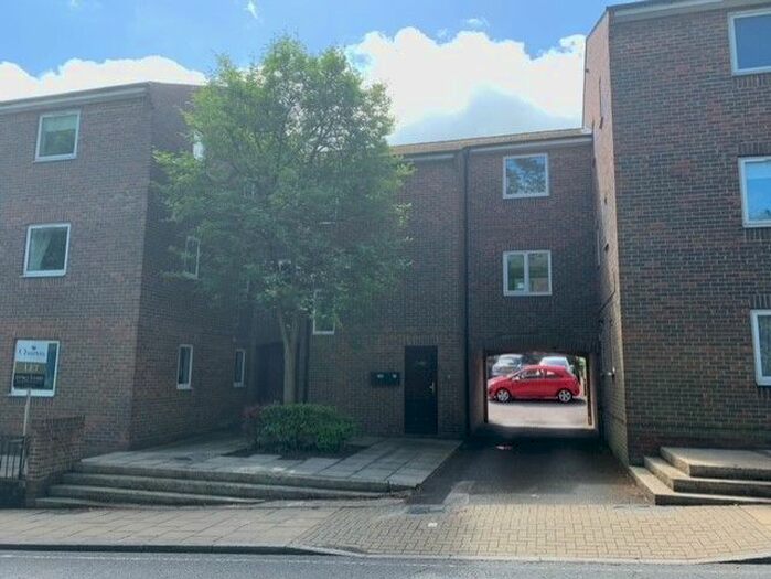 1 Bedroom Flat To Rent In Romsey Road, Winchester, SO22