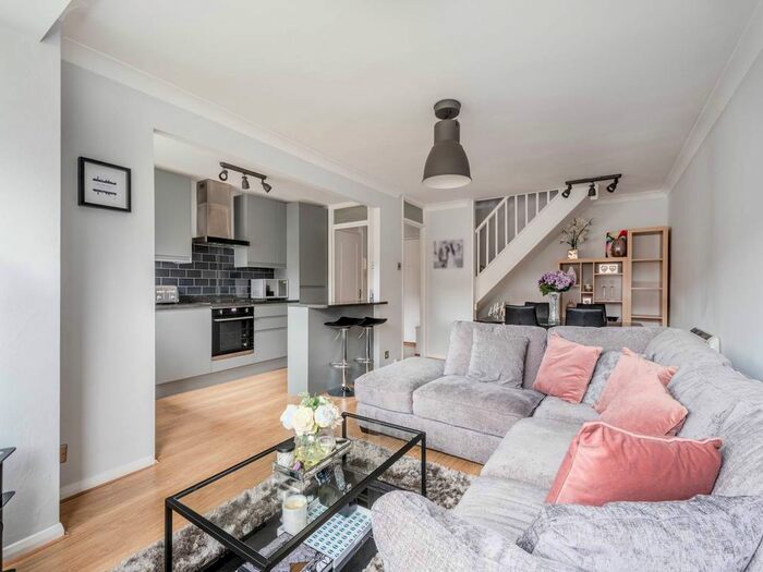 2 Bedroom Flat To Rent In Trent Court, New Wanstead, London E11