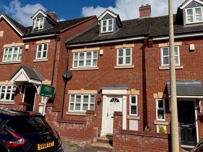 4 Bedroom Property To Rent In St. Peters Avenue, Kettering, NN16