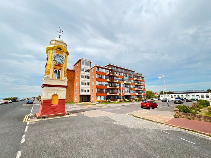2 Bedroom Flat For Sale In Park Avenue, Bexhill, TN39