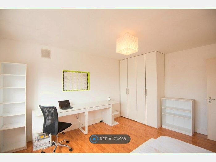3 Bedroom Flat To Rent In Copenhagen Street, London, N1