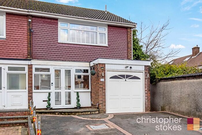 3 Bedroom End Terrace House For Sale In Drakes Close, Cheshunt, Hertfordshire, EN8