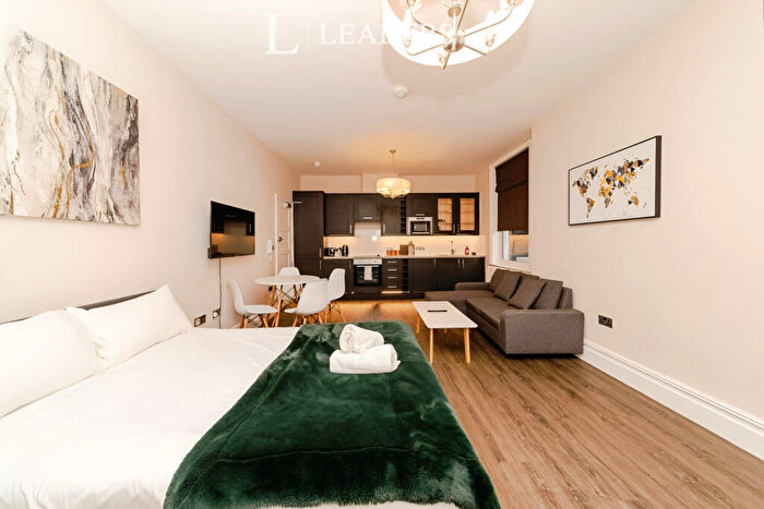 Flat To Rent In West Street, Brighton, BN1