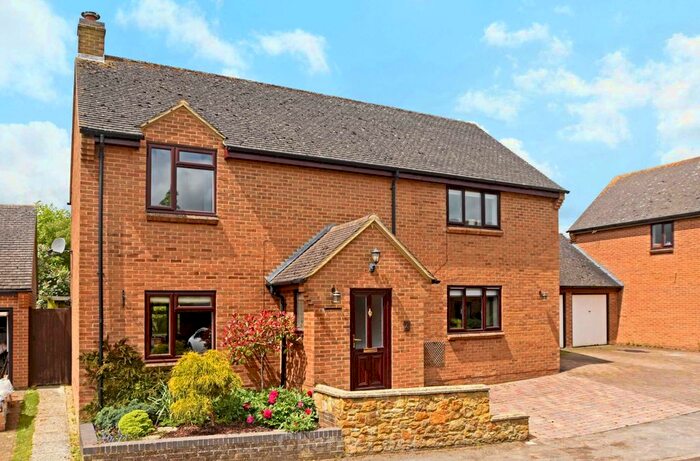 4 Bedroom Detached House To Rent In Mill Close, Deddington, OX15