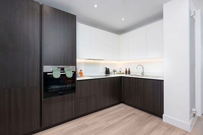 1 Bedroom Flat For Sale In Joseph Avenue, Friary Park, London, W3