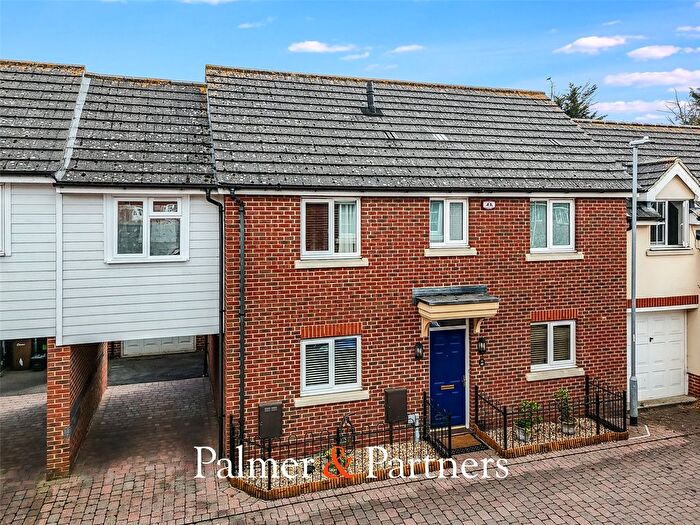 4 Bedroom Link Detached House For Sale In Baden Powell Close, Great Baddow, Chelmsford, Essex, CM2