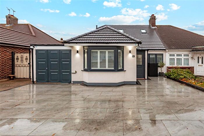 4 Bedroom Semi Detached House For Sale In St. Albans Avenue, Upminster, RM14